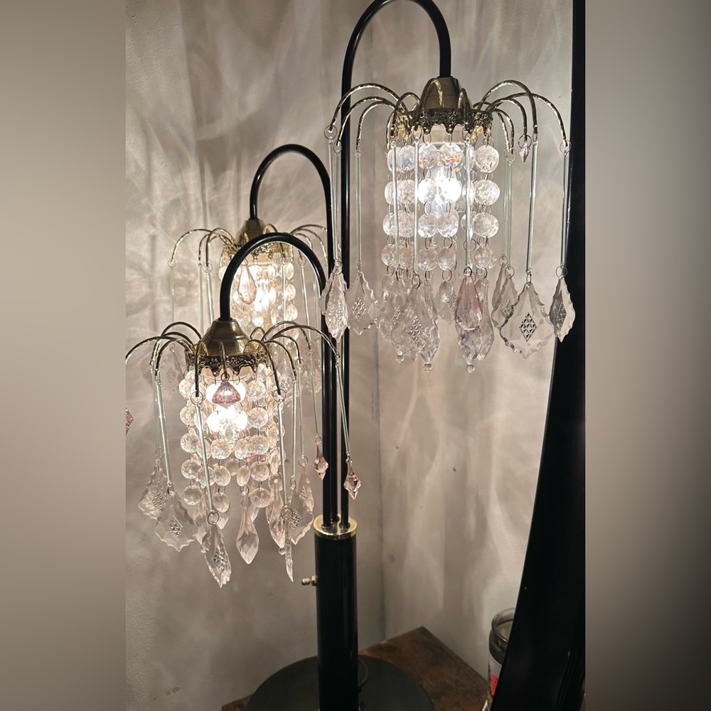 Vintage Hollywood Regency 3 Arms Rain Drop Faux Crystal Prism Table Lamp